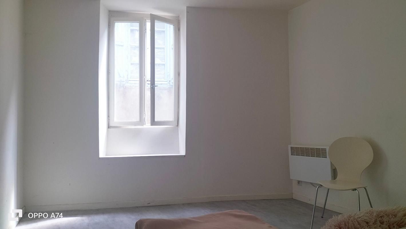 OLORON-SAINTE-MARIE Appartement de 51m² au centre-ville d'Oloron-Sainte-Marie 2