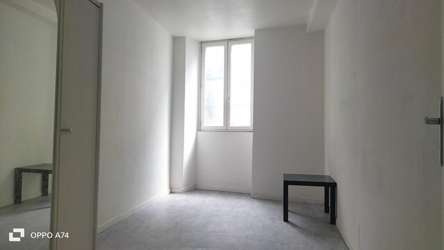 OLORON-SAINTE-MARIE Appartement de 51m² au centre-ville d'Oloron-Sainte-Marie 3