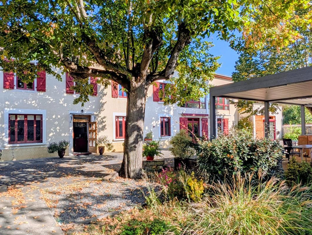 CAZERES Maison Cazeres 8 pièce(s) 238 m2 avec garage et jardin 1