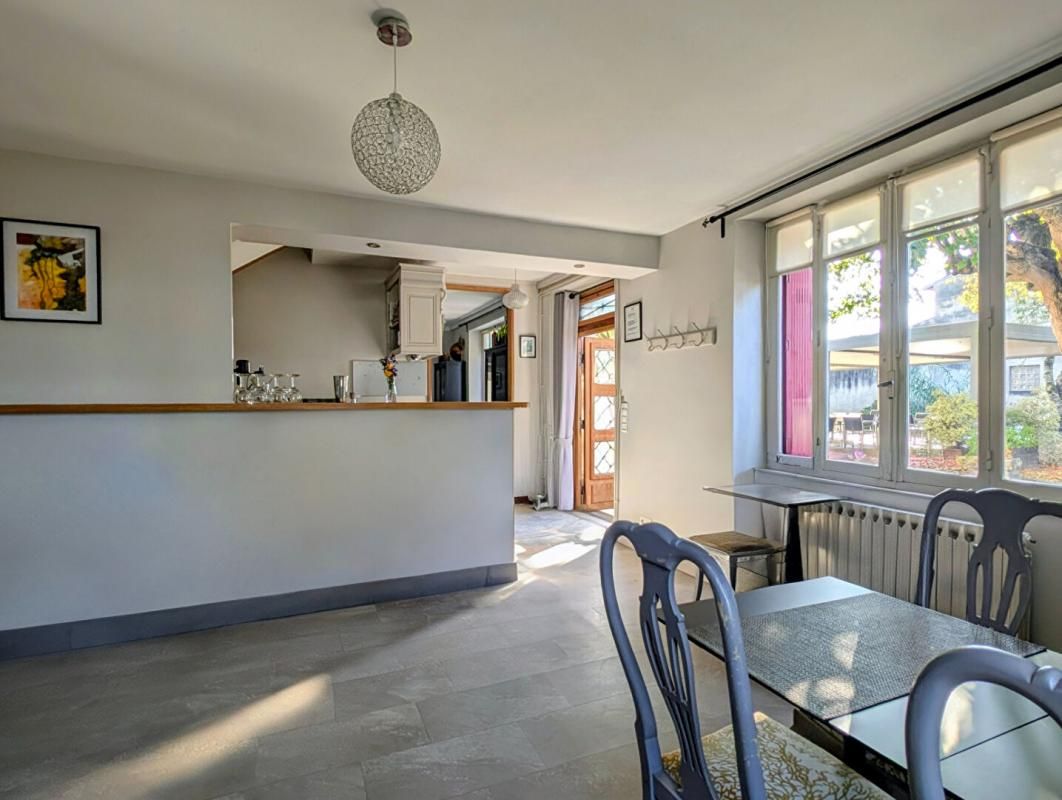 CAZERES Maison Cazeres 8 pièce(s) 238 m2 avec garage et jardin 2