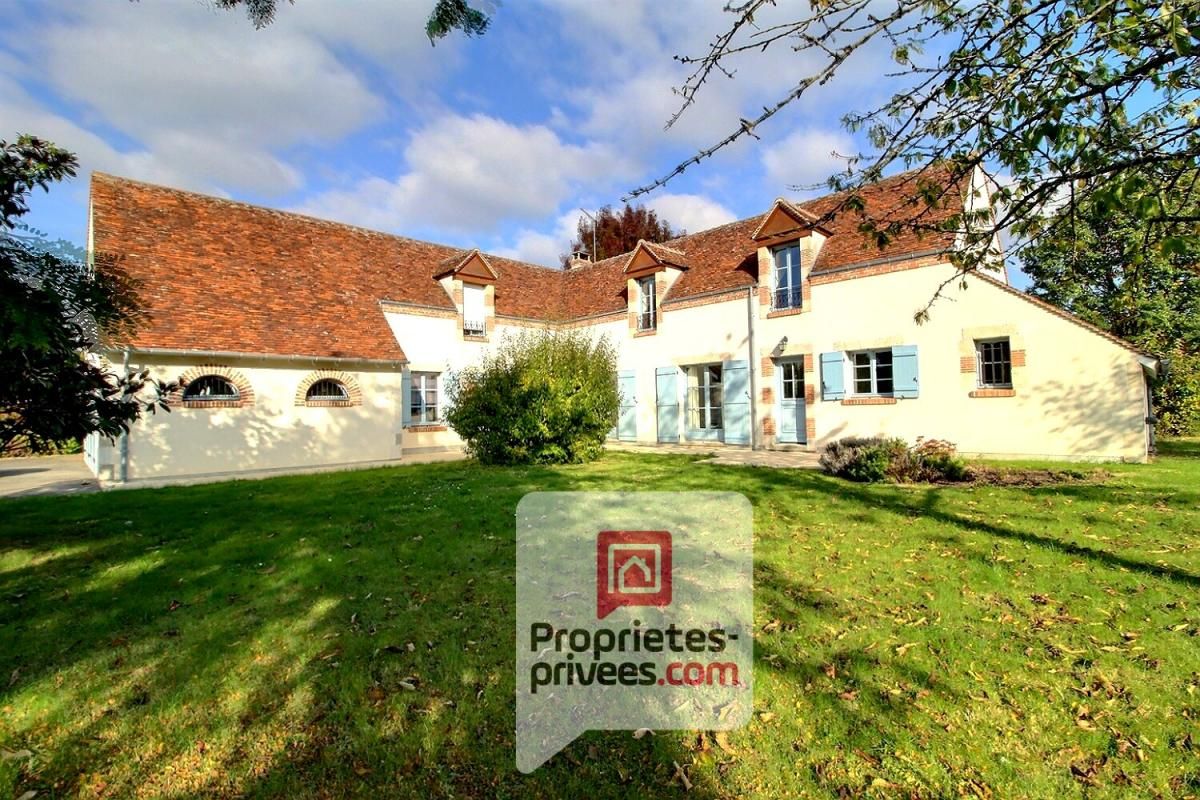 A VENDRE LONGERE DE CARACTERE à PAUCOURT - ENVIRONNEMENT EXCEPTIONNEL à 1h de PARIS