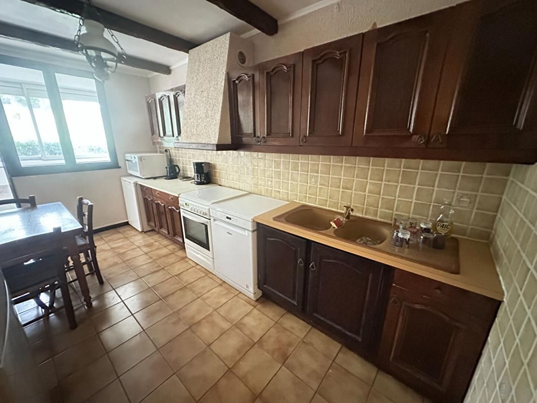 MARTIGUES Martigues Croix Sainte  T4 88m²  parking, garage  À rénover  Exclusivité 4