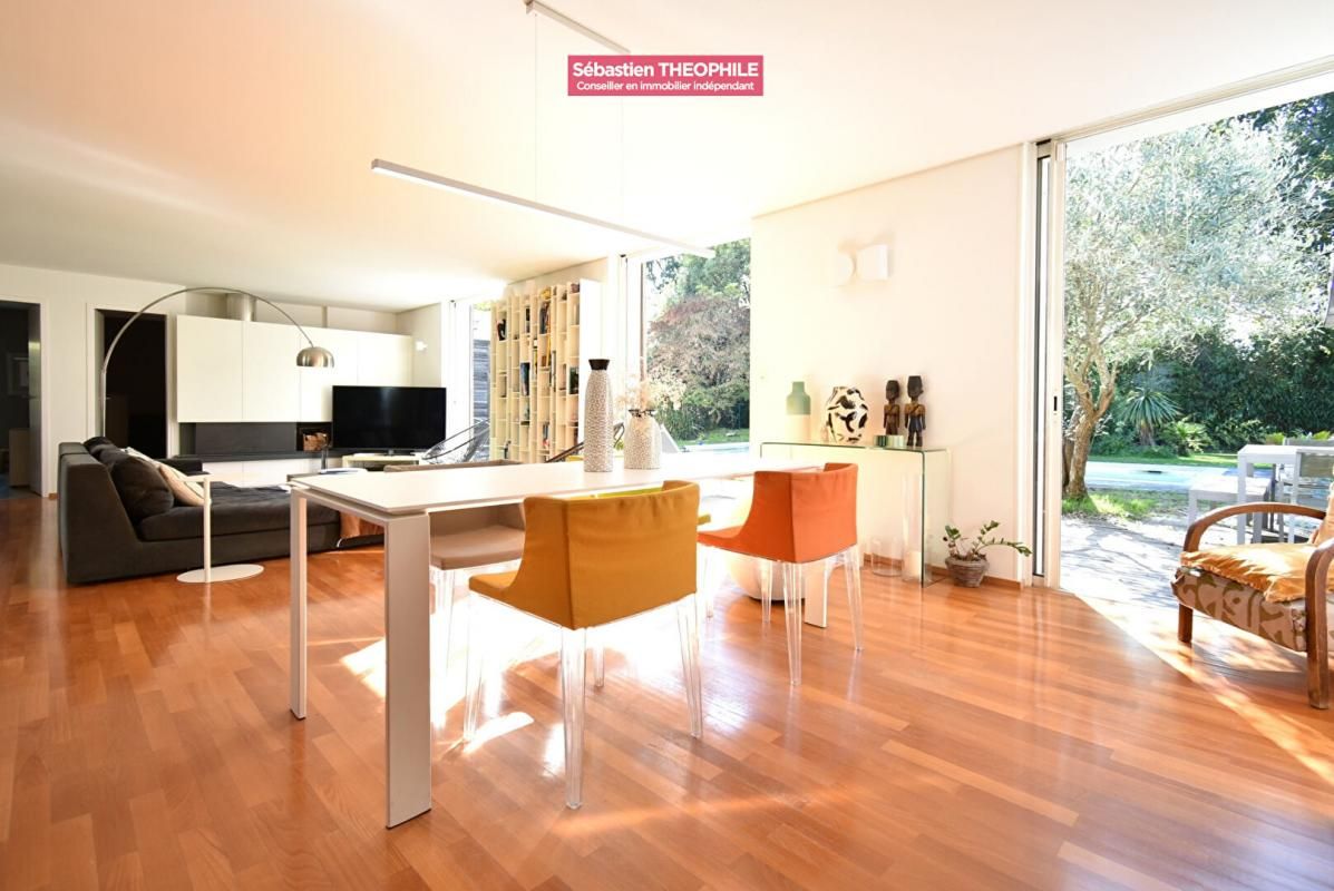 CHALLANS CHALLANS Maison d'architecte 206 m² de plain-pied avec piscine et jardin paysagé 3