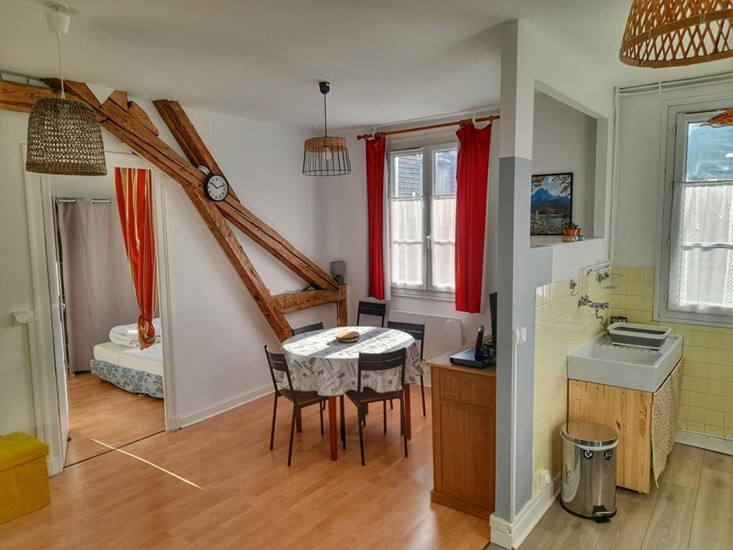 EAUX-BONNES Appartement rénové T2Bis, de 46m2 au 3ème étage 1