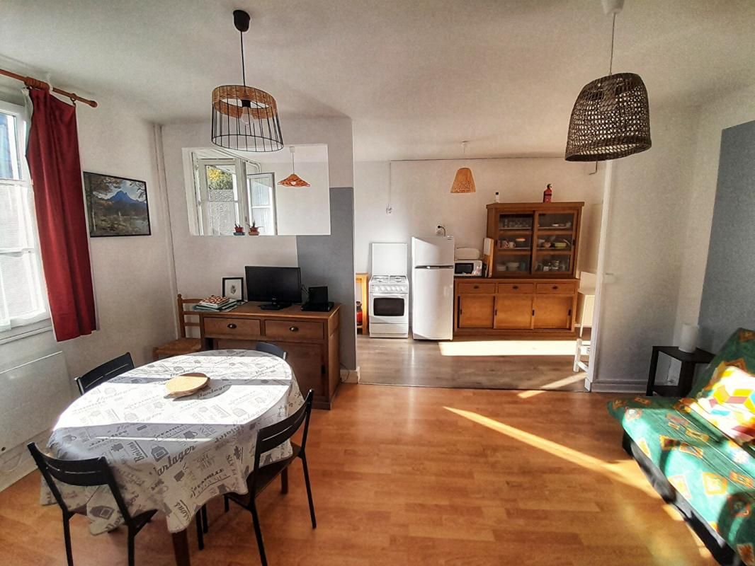 EAUX-BONNES Appartement rénové T2Bis, de 46m2 au 3ème étage 2