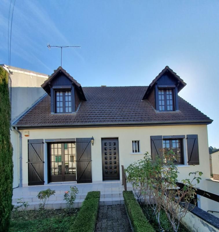CHATEAUROUX Maison 5 pièce(s) 118 m2 4 chambres s/sol jardin 770 m2 1