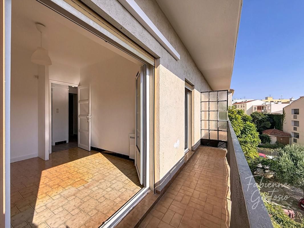 HYERES HYÈRES CENTRE VILLE ! Appartement 3 pièces de 47 m2 avec balcon 1