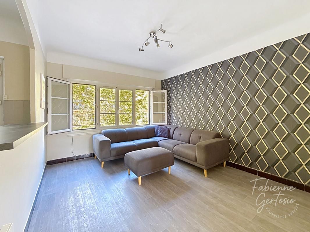 HYERES HYÈRES CENTRE VILLE ! Appartement 3 pièces de 47 m2 avec balcon 2