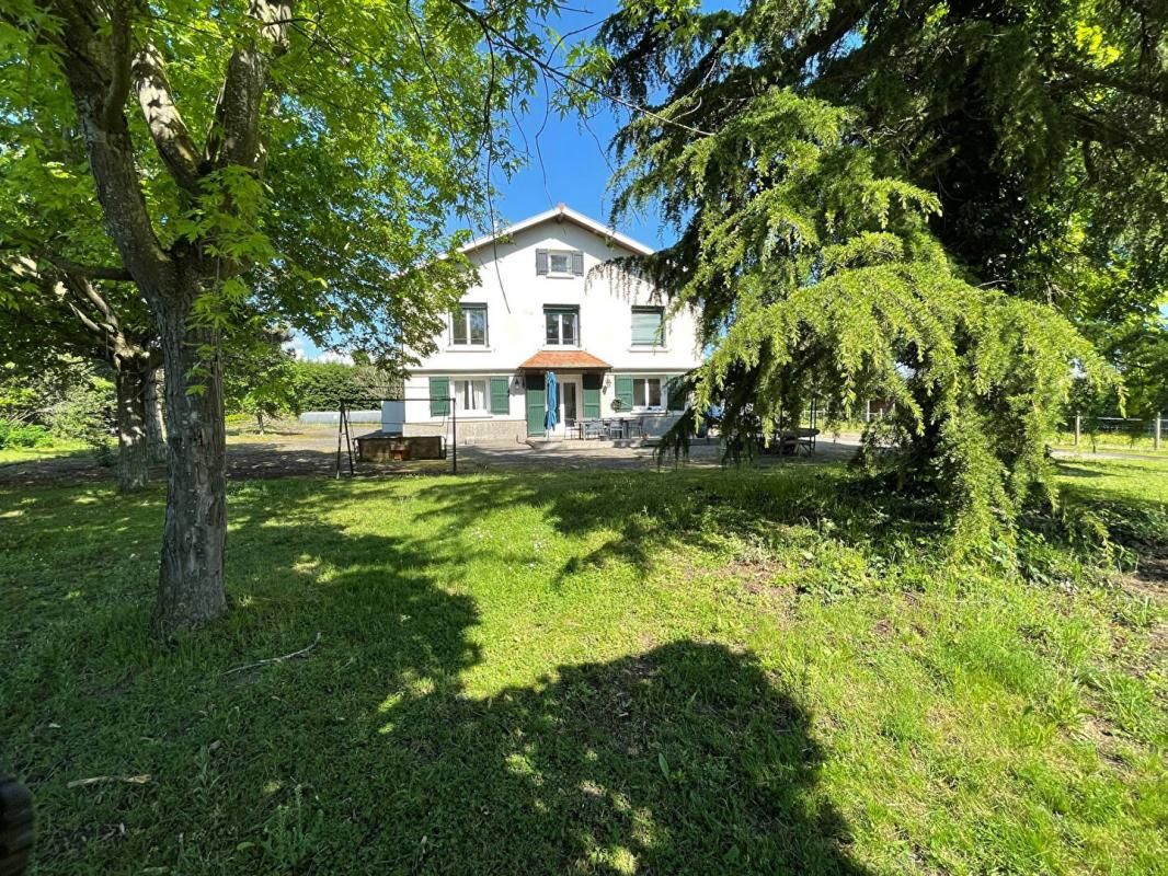 MARCILLY-LE-CHATEL Maison Montverdun 220 m2 1