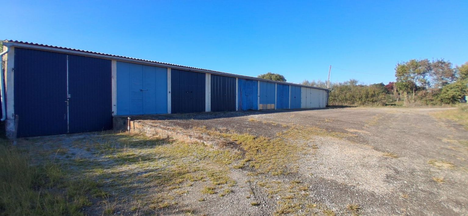 7 Garages - 44360 Saint Etienne de Montluc