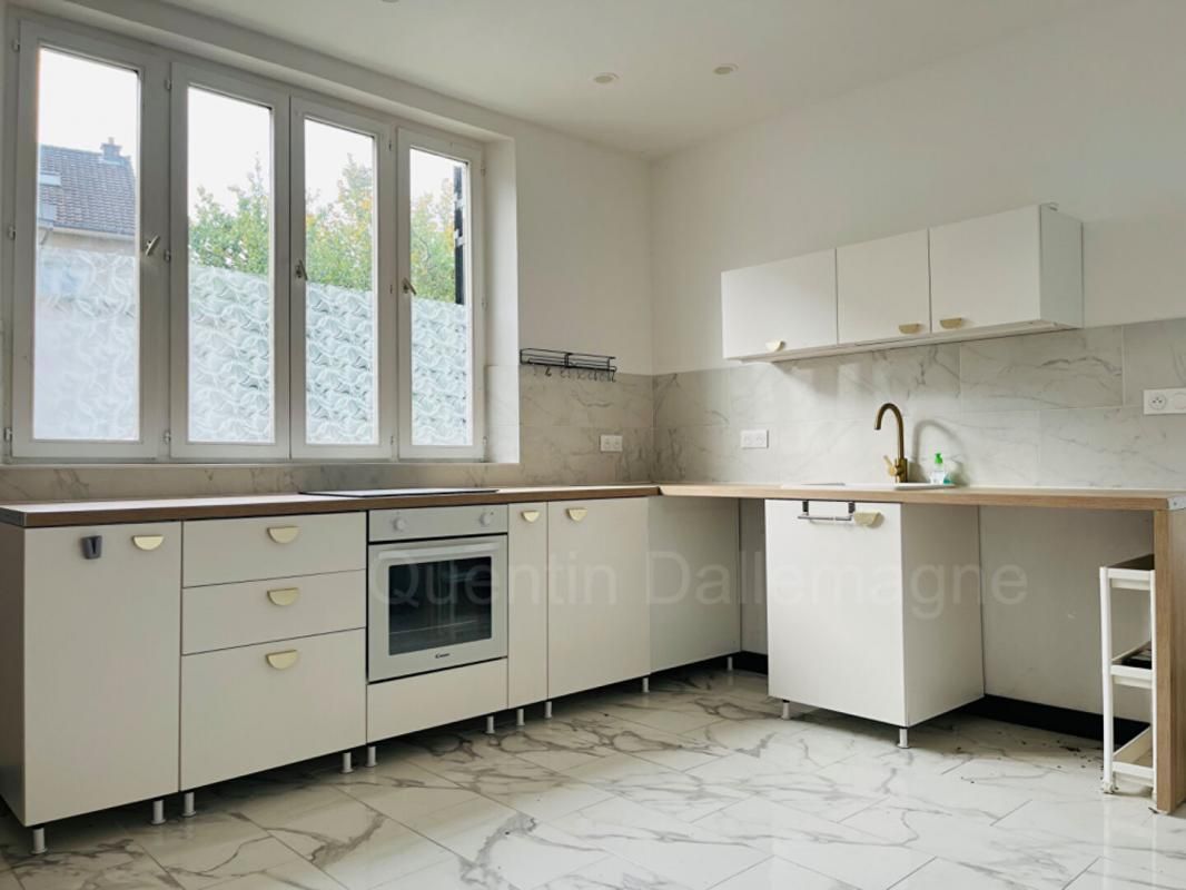 ROMILLY-SUR-SEINE Appartement triplex T5, 96 m2 en rez-de-chaussée 2