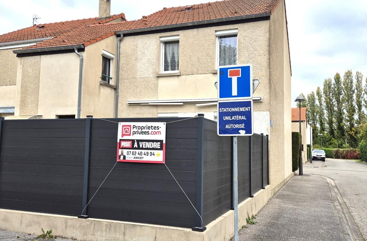 SAINT-DIZIER Belle Maison Individuelle de 116 m² Rénovée avec Goût comprenant une Cour, Bureau, Buanderie, Réserve, Terrasse et un joli Terrain Clos et entretenu de 271 m² 1