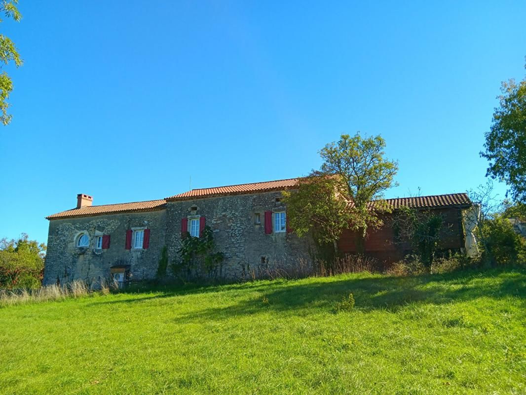 CAHORS Maison familiale 5 min de Cahors sur plus de 20 000 m² de terrain 2