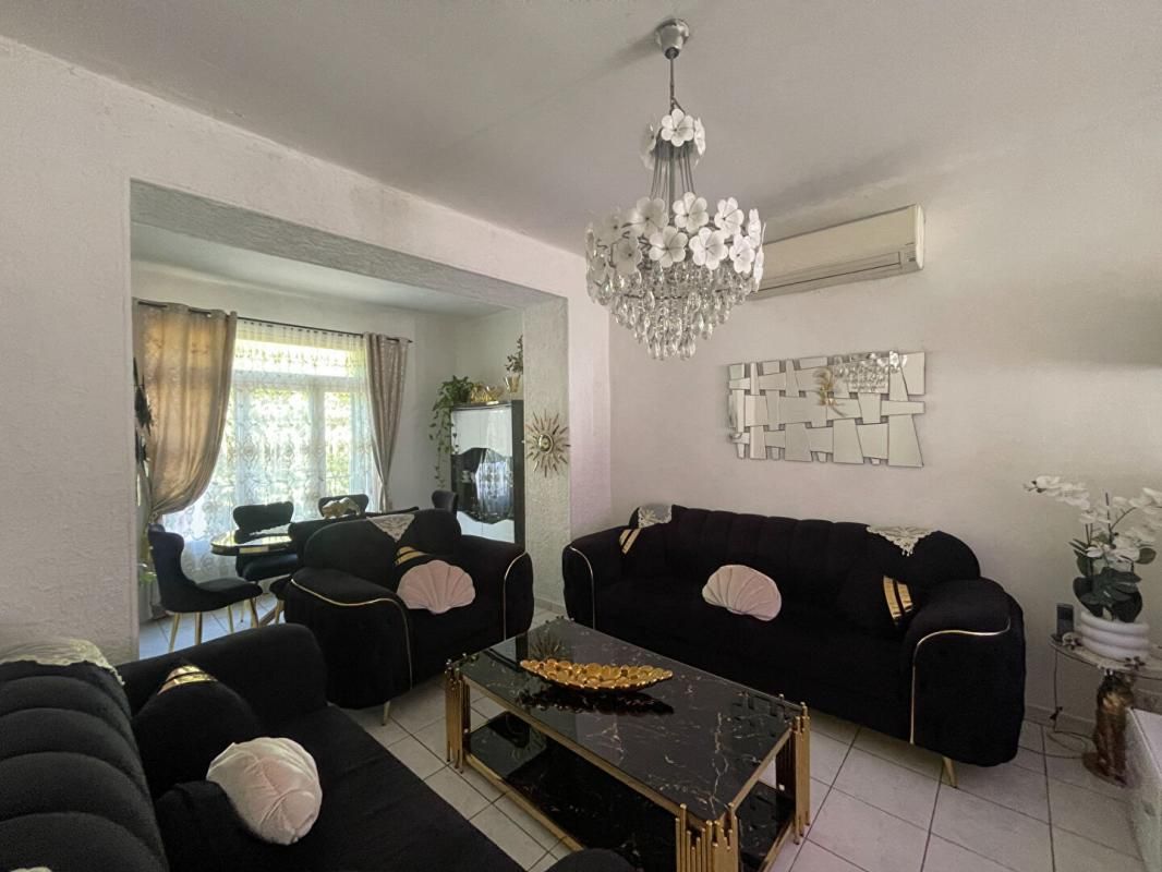 AIGALIERS A vendre maison mitoyenne  3 pièces de  65 m2 avec grand garage sur terrain de 295 m2 2