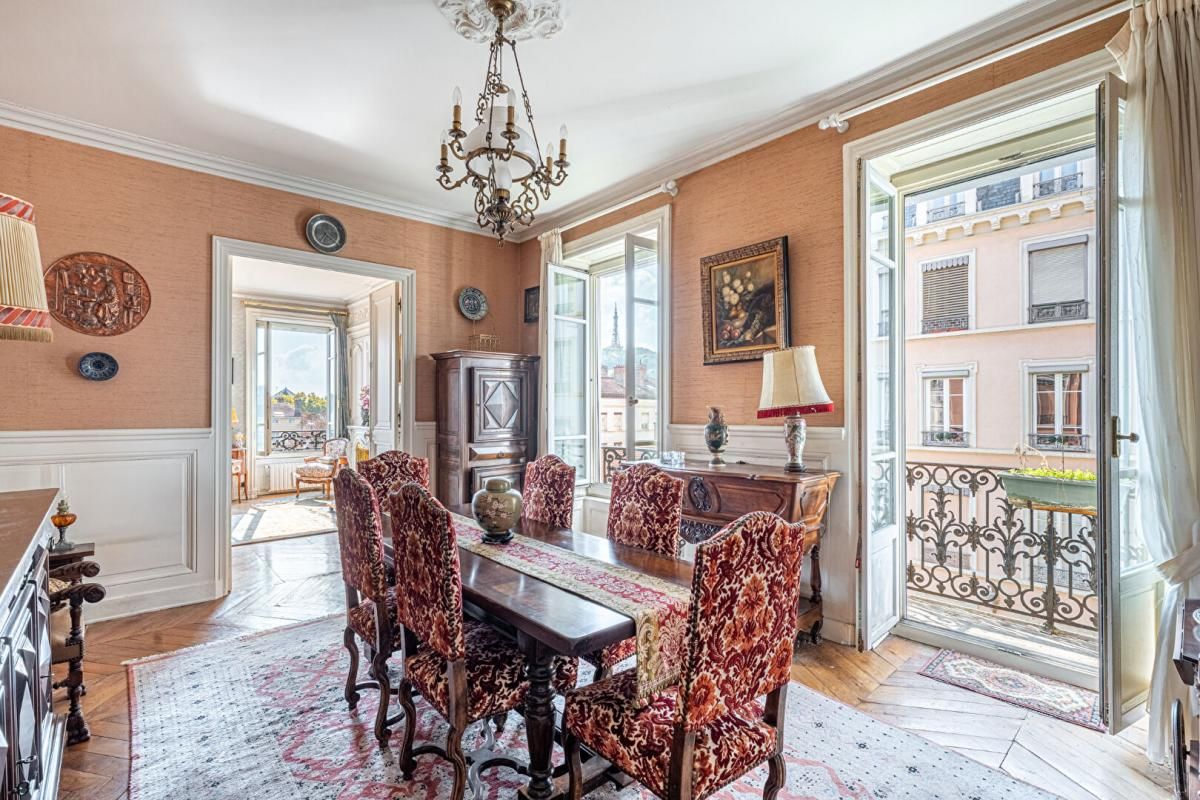 LYON-1ER-ARRONDISSEMENT Exclusivité : Bel appartement avec vue sur la Basilique de Fourvière. Appartement Lyon 5 pièce(s) 3