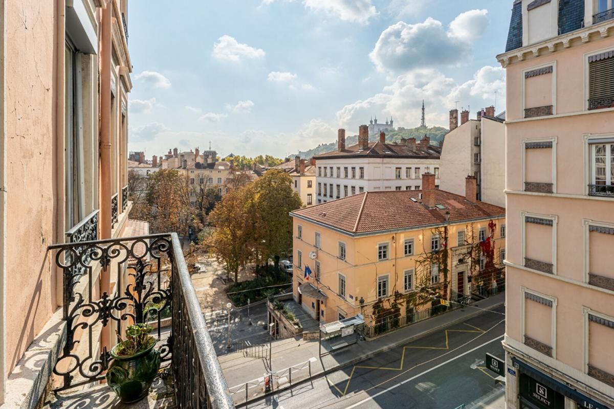 LYON-1ER-ARRONDISSEMENT Exclusivité : Bel appartement avec vue sur la Basilique de Fourvière. Appartement Lyon 5 pièce(s) 4