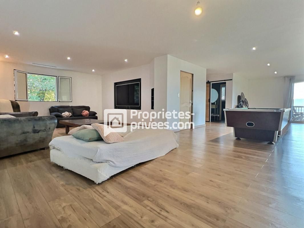 CHANCELADE Maison T9 avec 5/6 Ch. piscine et grande terrasse panoramique sur CHANCELADE (24650) 3