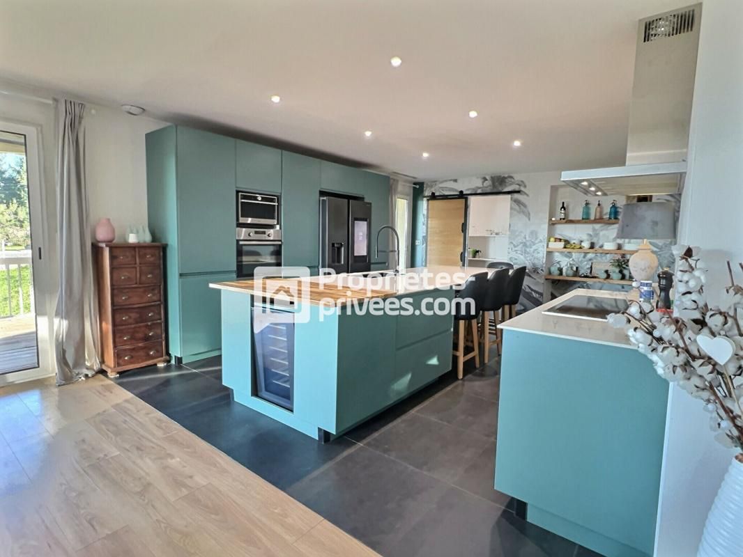 CHANCELADE Maison T9 avec 5/6 Ch. piscine et grande terrasse panoramique sur CHANCELADE (24650) 4