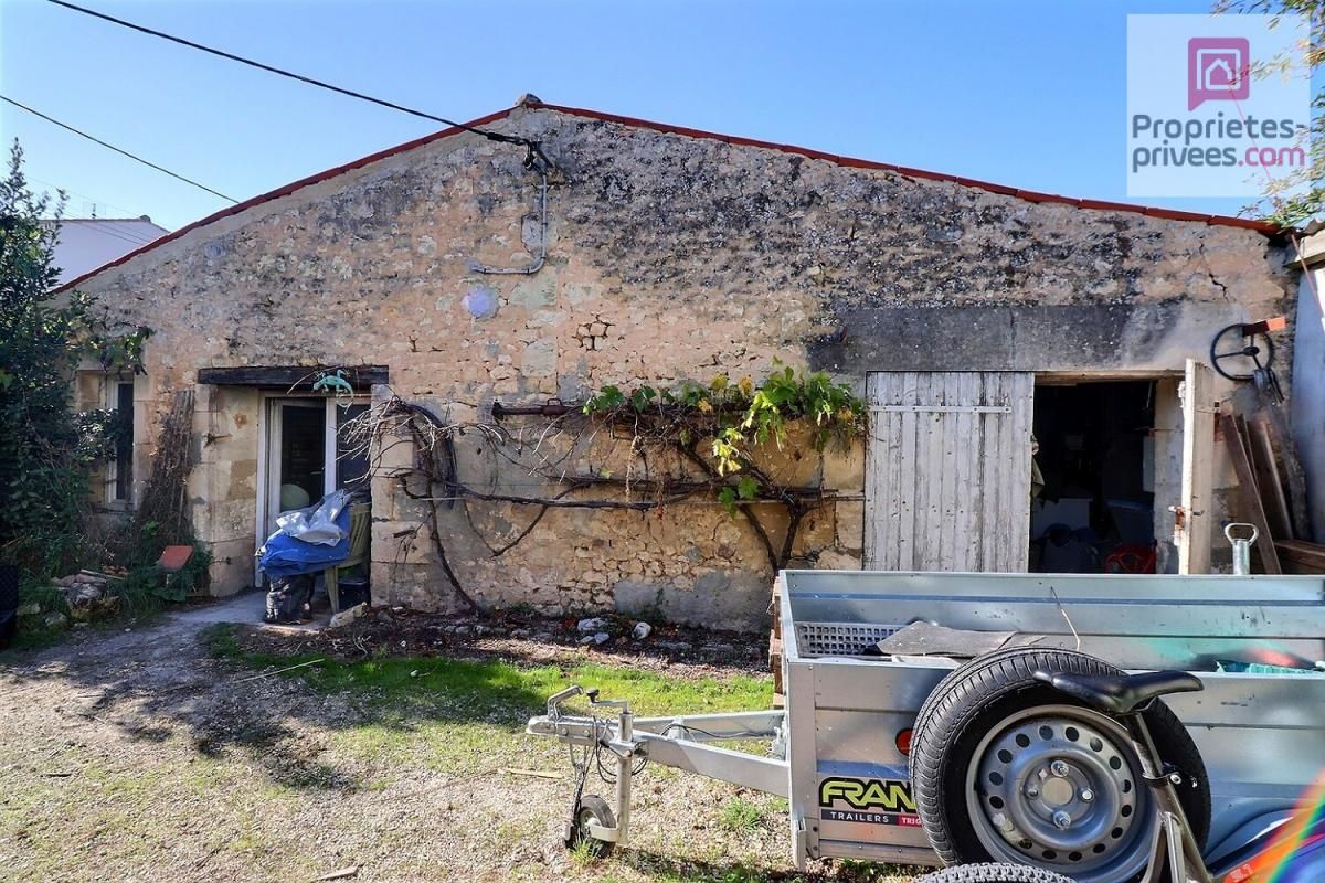 SAINT-JUST-LUZAC BEL EMPLACEMENT SEREIN, Au calme dans le bourg de Saint Just - Maison de Maitre 8 pièces 130 m2 avec rangements, beau garage avec atelier indépendant et son four à bois 4