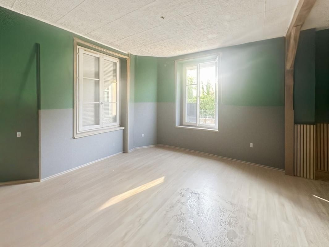 CHARLEVILLE-MEZIERES Maison de ville spacieuse avec 4 chambres + espaces bureaux : rare sur le secteur 2