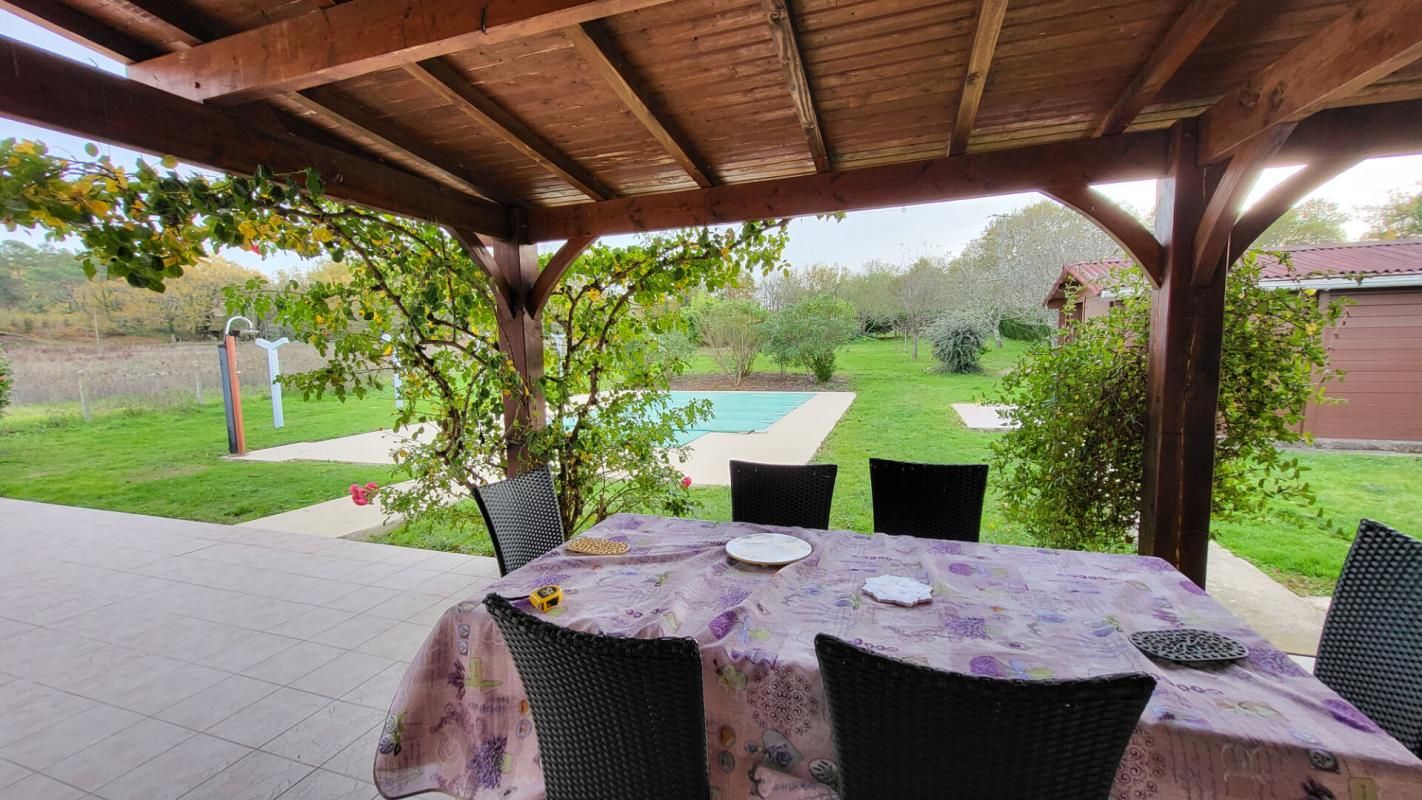 SOURZAC 24400 Maison de plain pied 2001 proche Mussidan  4 pièces  89 m2  piscine sur  2013 m²  parcelle 2