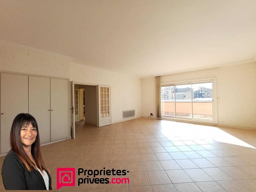 ROANNE Appartement Roanne T5 de 120 m² + terrasse + 2 parking 2