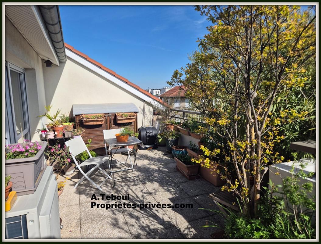 VILLEURBANNE/ GRATTE CIEL NORD :DERNIER ETAGE DE 126M² AVEC TERRASSE DE 35M² CIEL OUVERT
