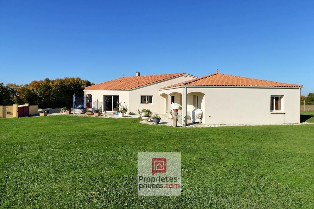 CHAMPDOLENT Spacieuse maison de plain-pied de 152m2 - 4 chambres garage attenant - grande parcelle de terrain 2