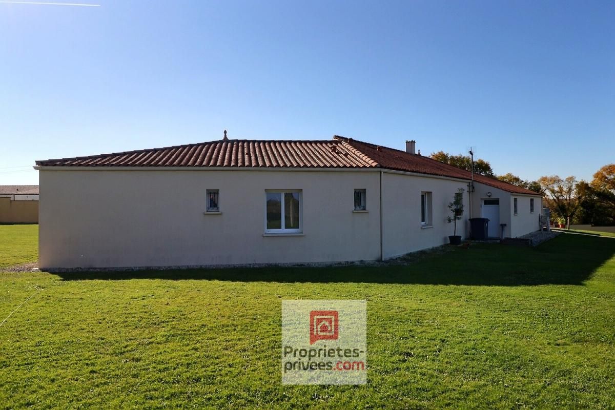 CHAMPDOLENT Spacieuse maison de plain-pied de 152m2 - 4 chambres garage attenant - grande parcelle de terrain 3