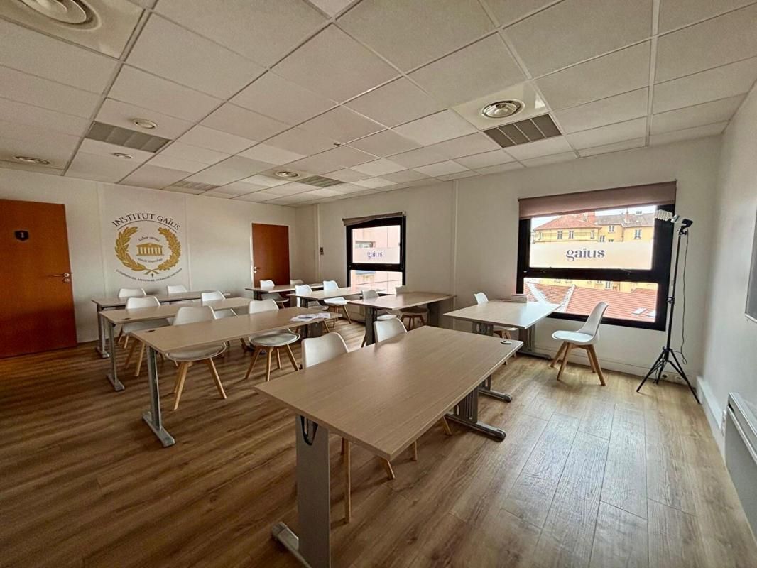 LYON-7E-ARRONDISSEMENT 69007 LYON - Vente Bureaux 326 m², rue de l université 4