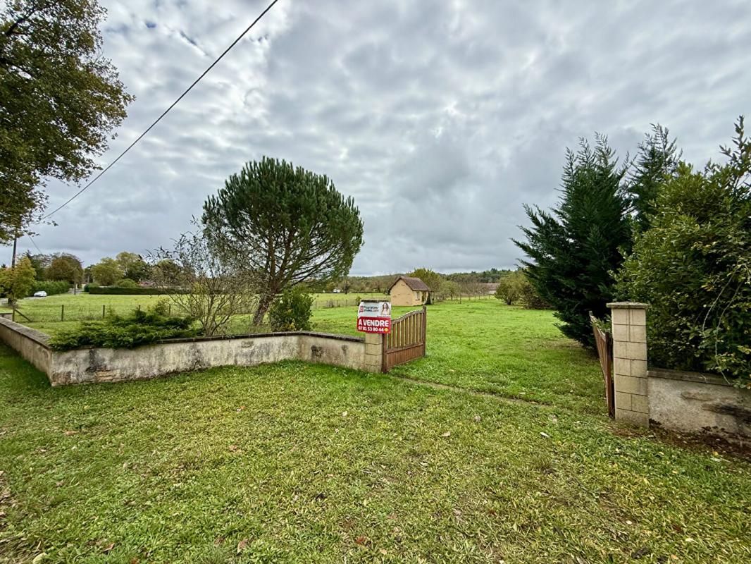 CUBJAC Terrain Cubjac Auvezere Val D Ans 2040 m2 3
