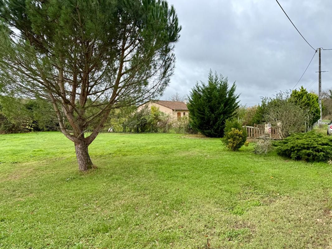 CUBJAC Terrain Cubjac Auvezere Val D Ans 2040 m2 4