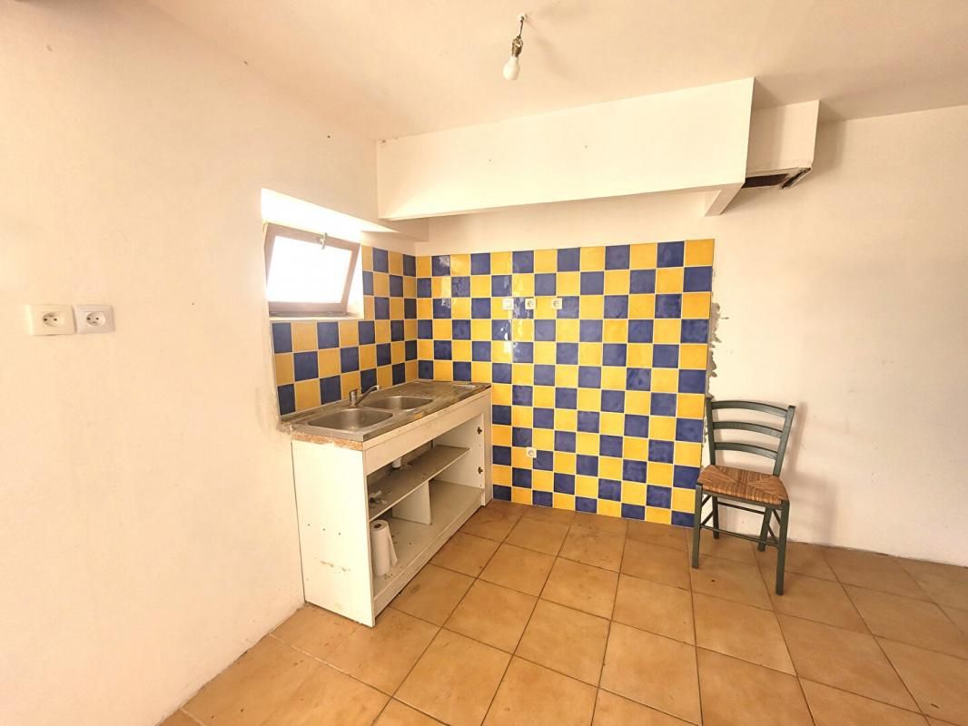 VINS-SUR-CARAMY VINS SUR CARAMY - Maison de village de 141 m2 A RENOVER 2