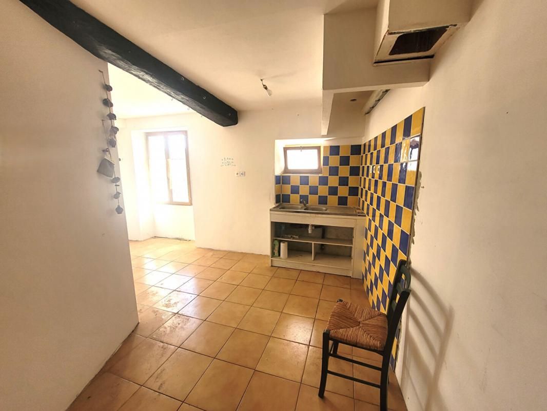 VINS-SUR-CARAMY VINS SUR CARAMY - Maison de village de 141 m2 A RENOVER 3