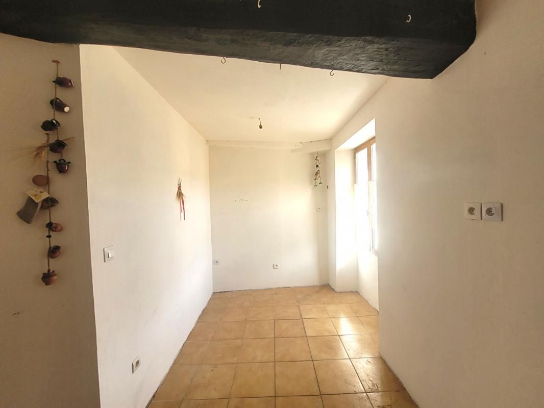 VINS-SUR-CARAMY VINS SUR CARAMY - Maison de village de 141 m2 A RENOVER 4