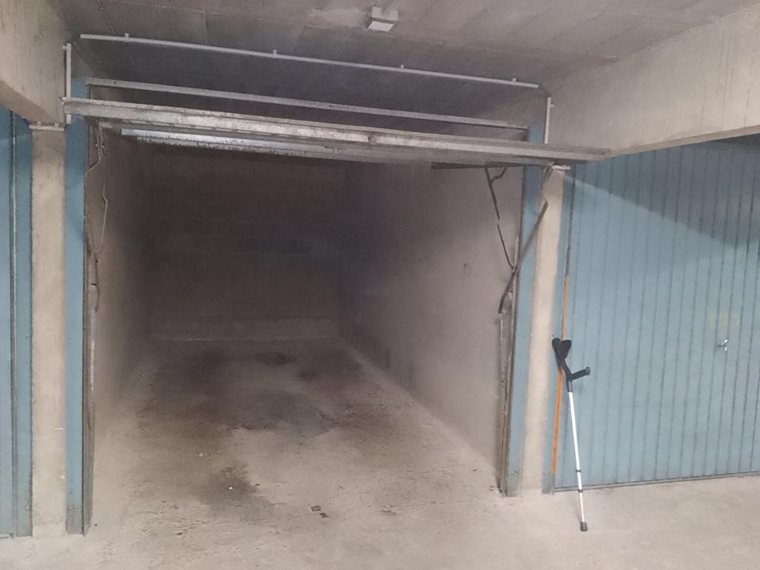 RENNES Parking / box Rennes 14 m2 2