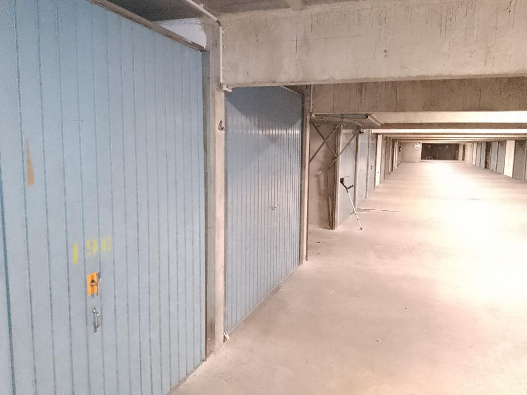 RENNES Parking / box Rennes 14 m2 4