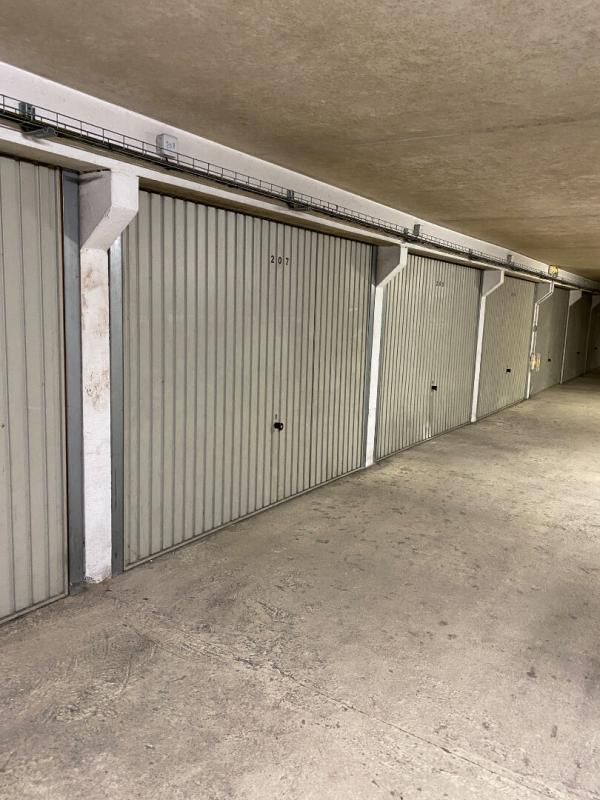 VANNES centre ville garage avec accès sécurisé 1