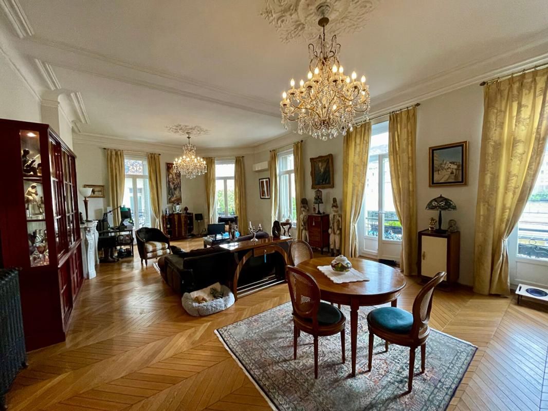 TOULON Élégance Haussmannienne au coeur de Toulon - Appartement de 152 m² avec balconnet, Haute Ville 2