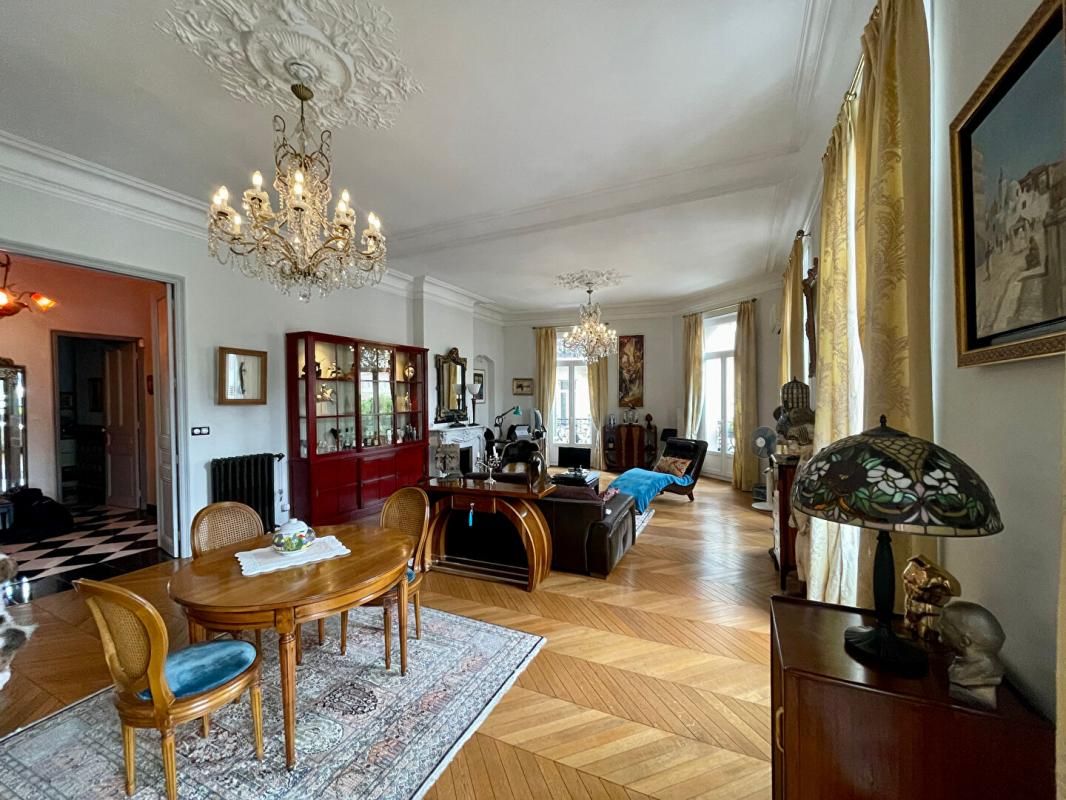 TOULON Élégance Haussmannienne au coeur de Toulon - Appartement de 152 m² avec balconnet, Haute Ville 3