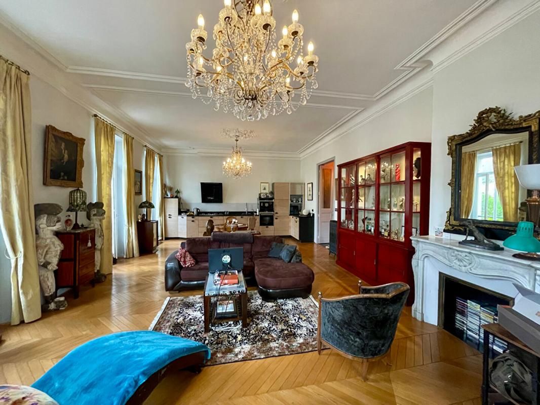 TOULON Élégance Haussmannienne au coeur de Toulon - Appartement de 152 m² avec balconnet, Haute Ville 4