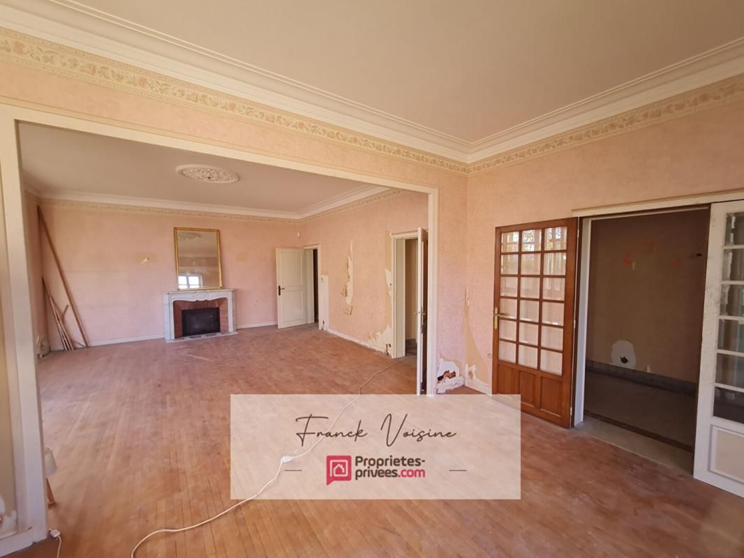 LES HERBIERS Maison de 212 m2 A VENDRE Les Herbiers Centre Ville - 4 Chambres et un bureau sur un terrain de 1150 m2 3