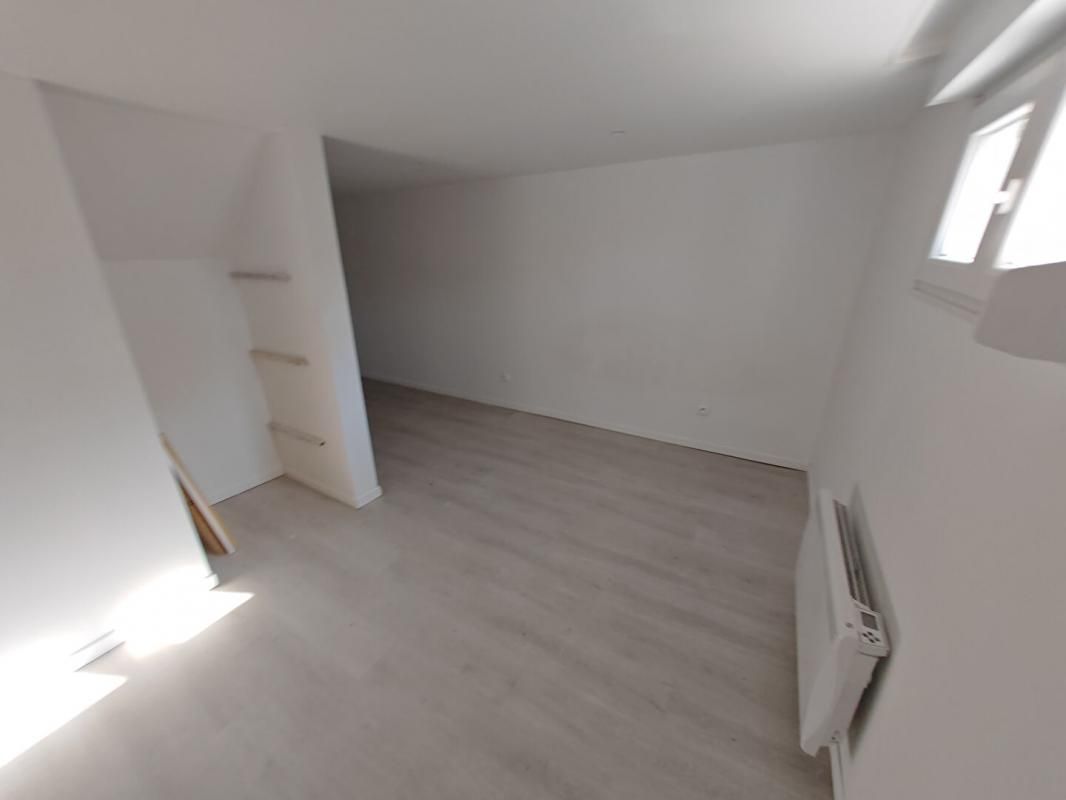 LE POINCONNET Le Poinçonnet, Maison habitable de suite, 3 chambres, 88 m2, garage et cours avant et arrière 4
