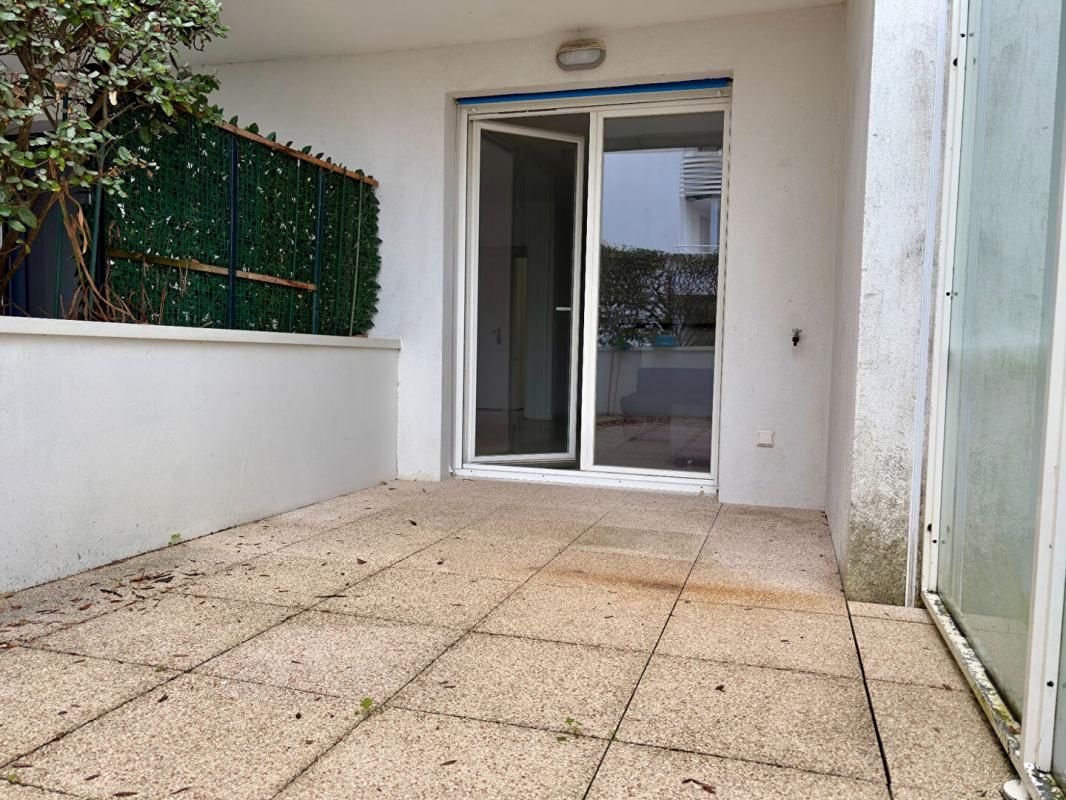 Bordeaux Caudéran, Appartement 2 pièces RdC, 45,21 m2 Carrez, avec terrasse et parking