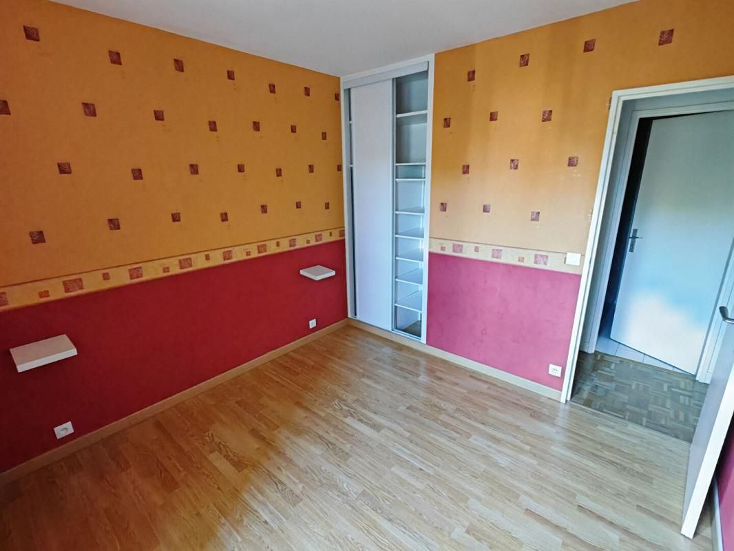 CHATEAUROUX Exclu : Appartement Châteauroux T2 de 52m2 avec loggia, parking, cave, rangements, habitable de suite 3