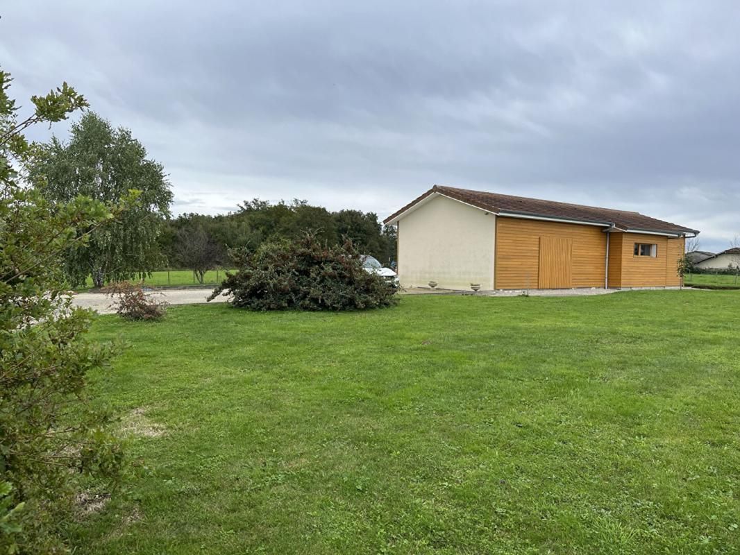 CRAS-SUR-REYSSOUZE Bâtiment Agricole Bresse Vallons 135 m2 terrain 12043 m² 1