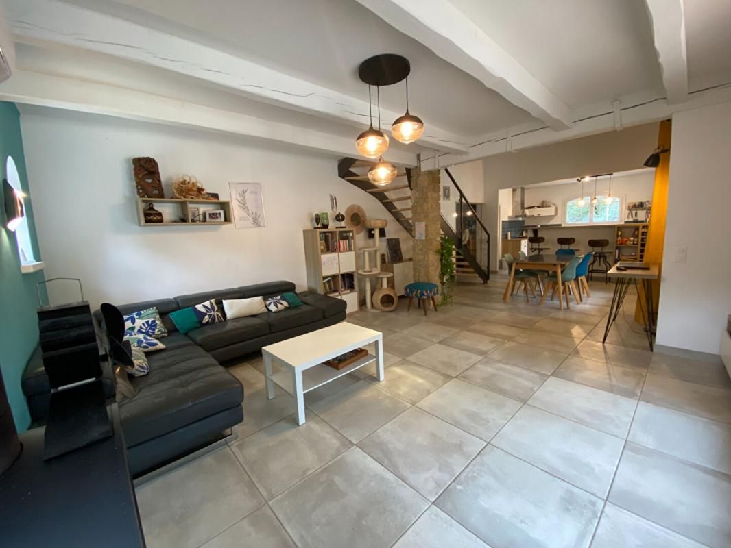 GRANS A vendre maison rénovée à Grans 150m2 avec un terrain de 5300m2 3