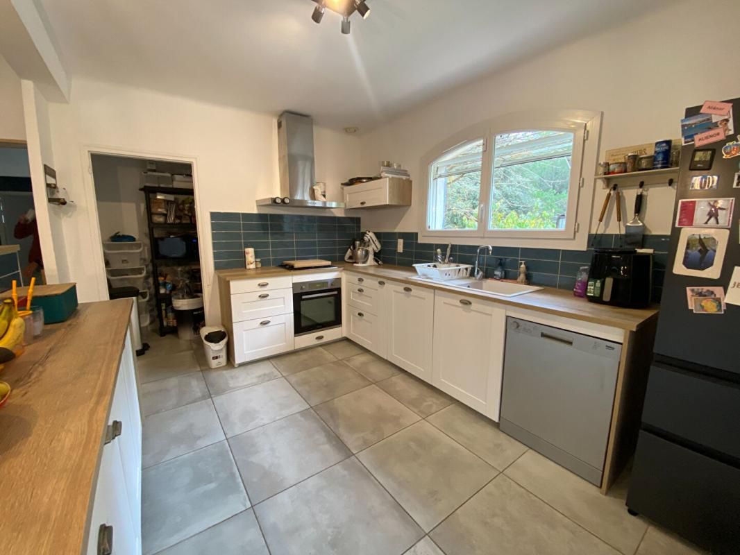 GRANS A vendre maison rénovée à Grans 150m2 avec un terrain de 5300m2 4