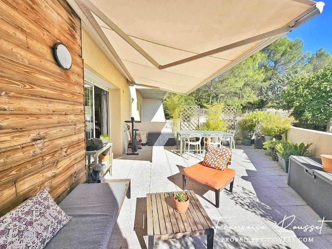 NIMES BIEN RARE : T2 avec Terrasse et vue Panoramique sur les Collines de Nîmes 1