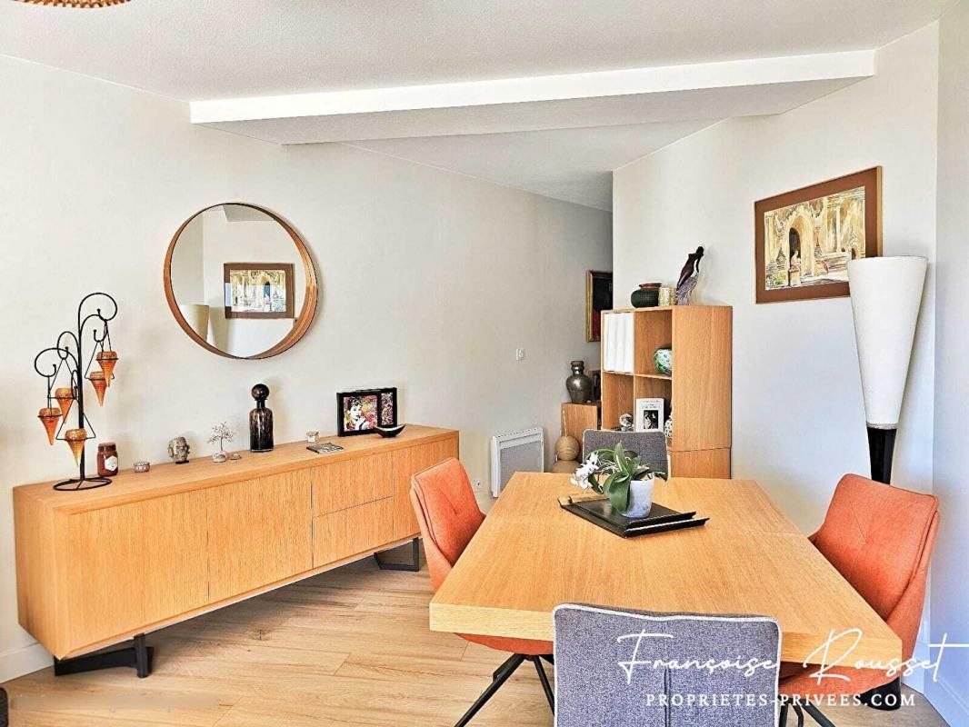 NIMES BIEN RARE : T2 avec Terrasse et vue Panoramique sur les Collines de Nîmes 4